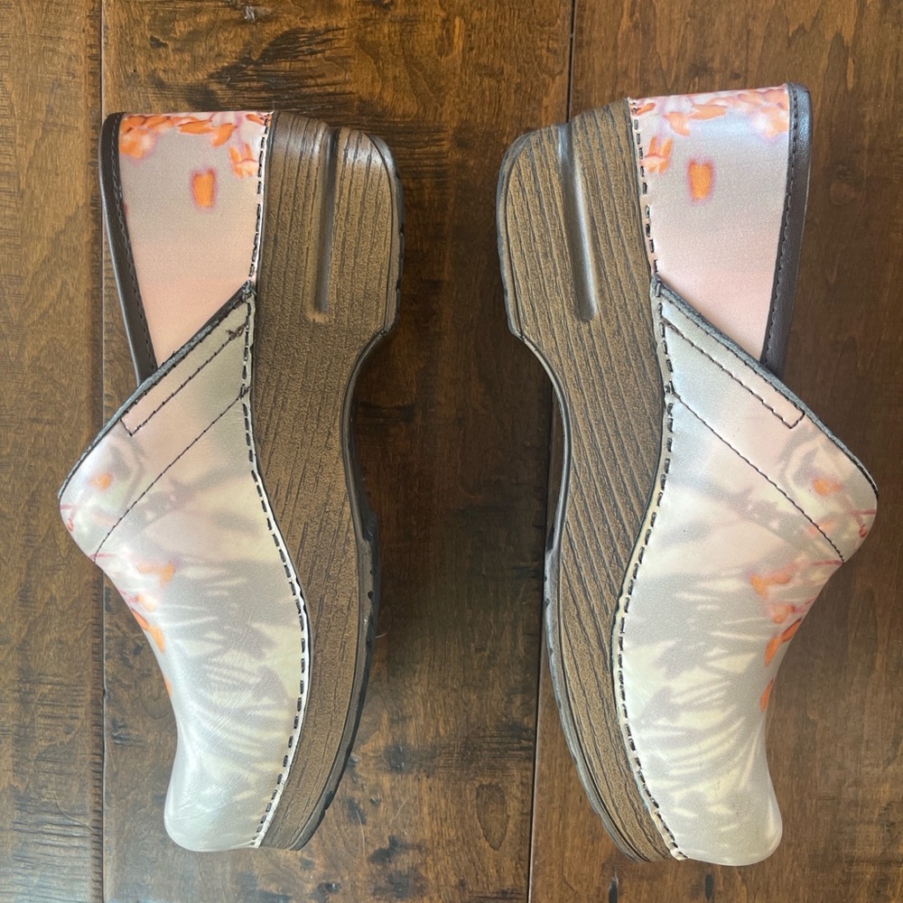 Dansko professional silver floral clogs EU37 US7.5. - Picture 2 of 7
